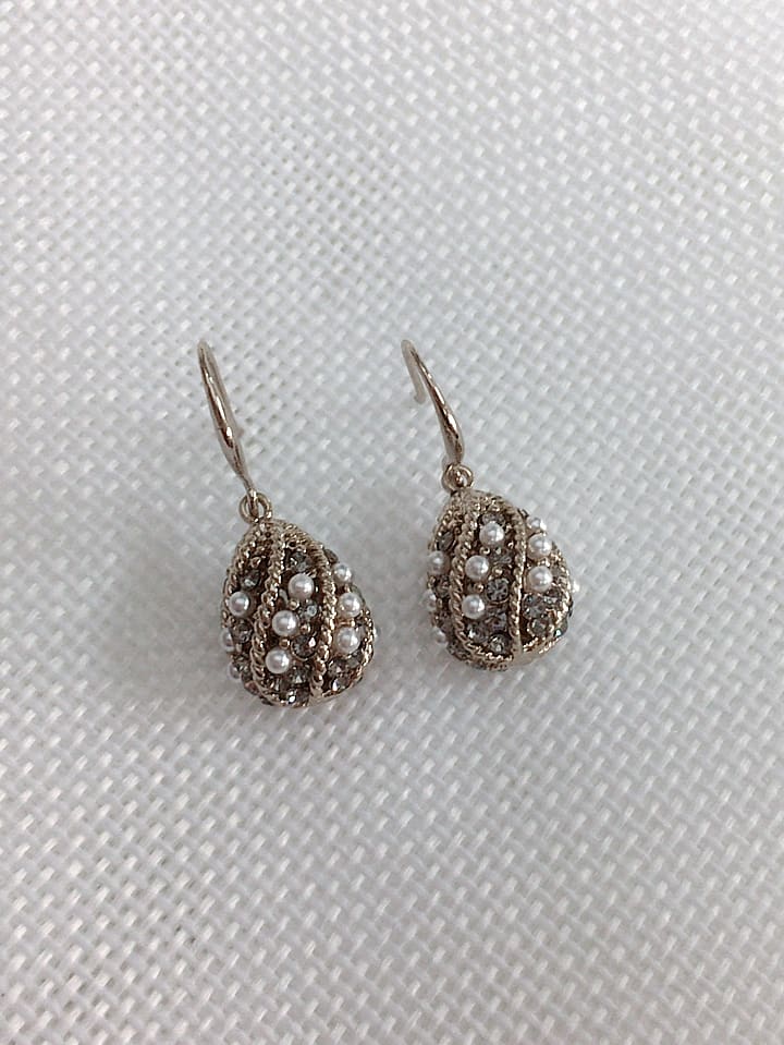 Amara Glow Waterdrop Earrings