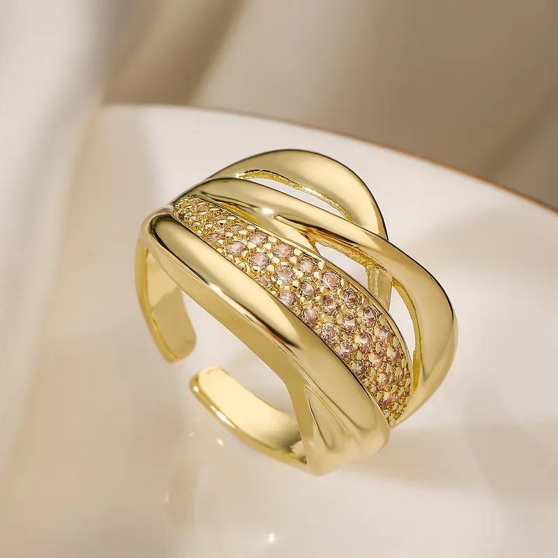 Verona Spark Interlace Ring