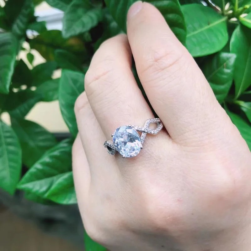 Seraphine Oval Solitaire Ring